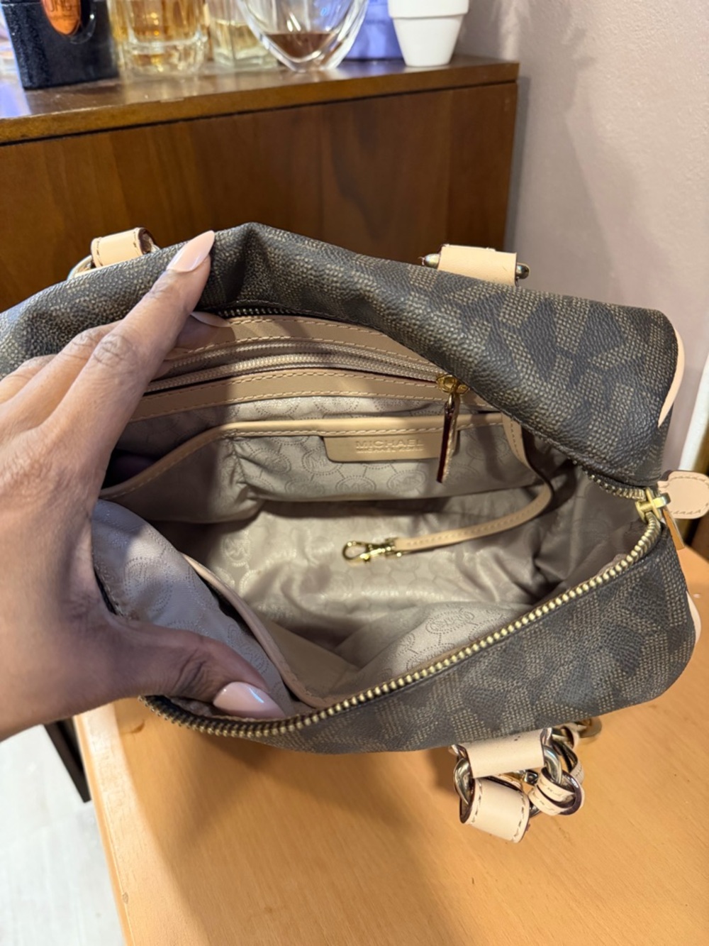 Michael Kors monogrammed Grayson Satchel - Picture 2 of 7